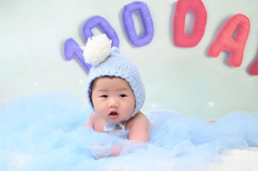 杞县宝宝尿少尿黄怎么回事